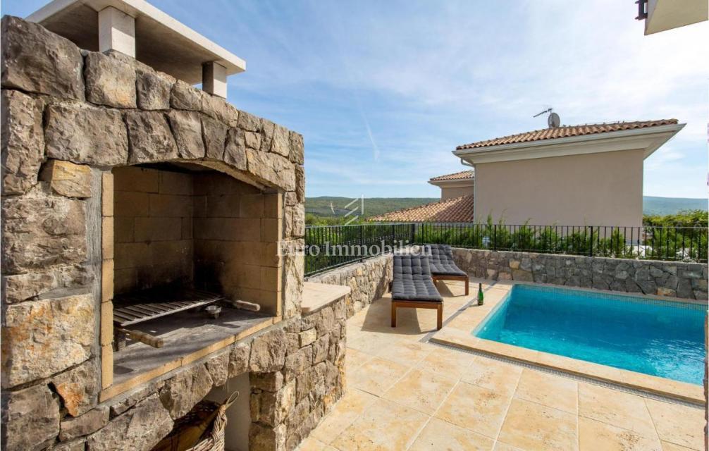 Tri vile z bazeni blizu morja, Krk