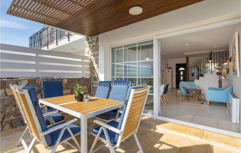 Tri vile z bazeni blizu morja, Krk