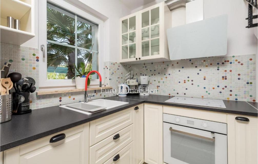 Tri vile z bazeni blizu morja, Krk