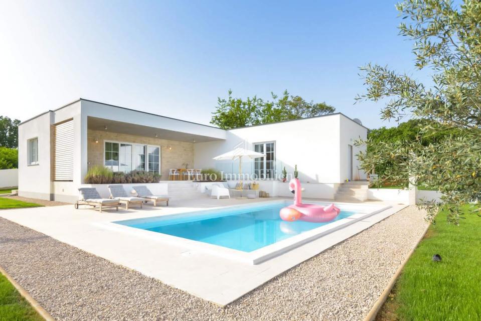 Čudovita hiša z ogrevanim bazenom pri Labinu