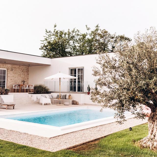 Čudovita hiša z ogrevanim bazenom pri Labinu