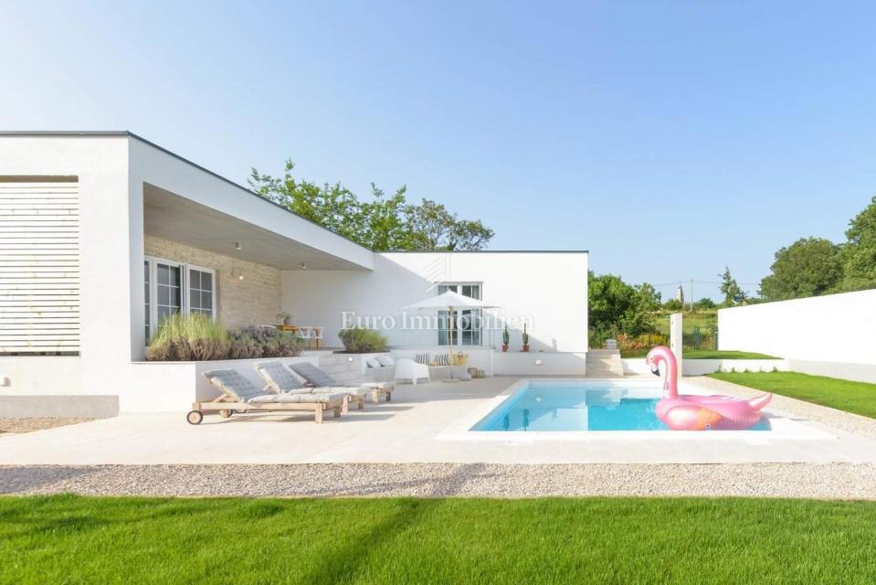 Čudovita hiša z ogrevanim bazenom pri Labinu