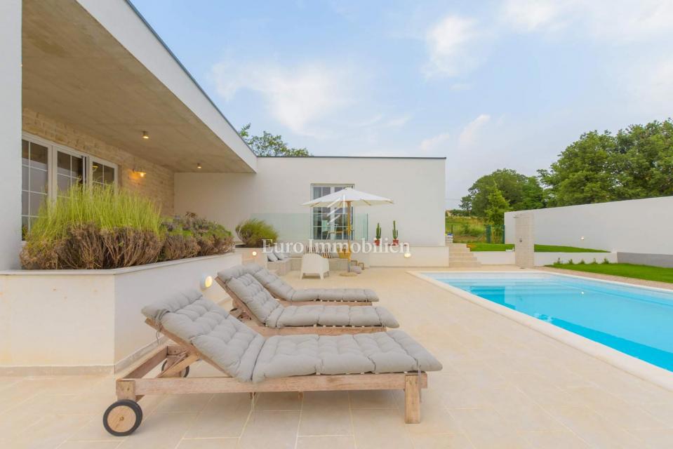 Čudovita hiša z ogrevanim bazenom pri Labinu