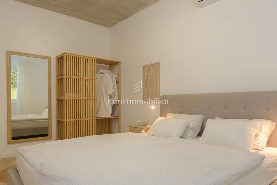 Čudovita hiša z ogrevanim bazenom pri Labinu