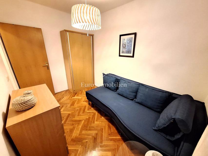 Dvosobno stanovanje (74,38m2) na odlični lokaciji v Krku