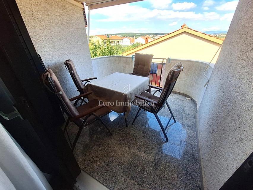 Dvosobno stanovanje (74,38m2) na odlični lokaciji v Krku