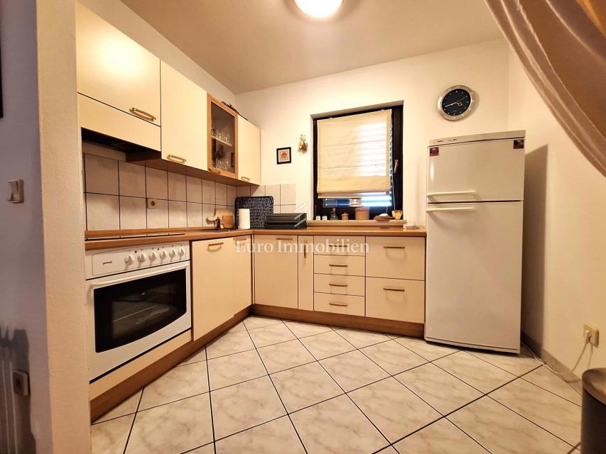 Dvosobno stanovanje (74,38m2) na odlični lokaciji v Krku