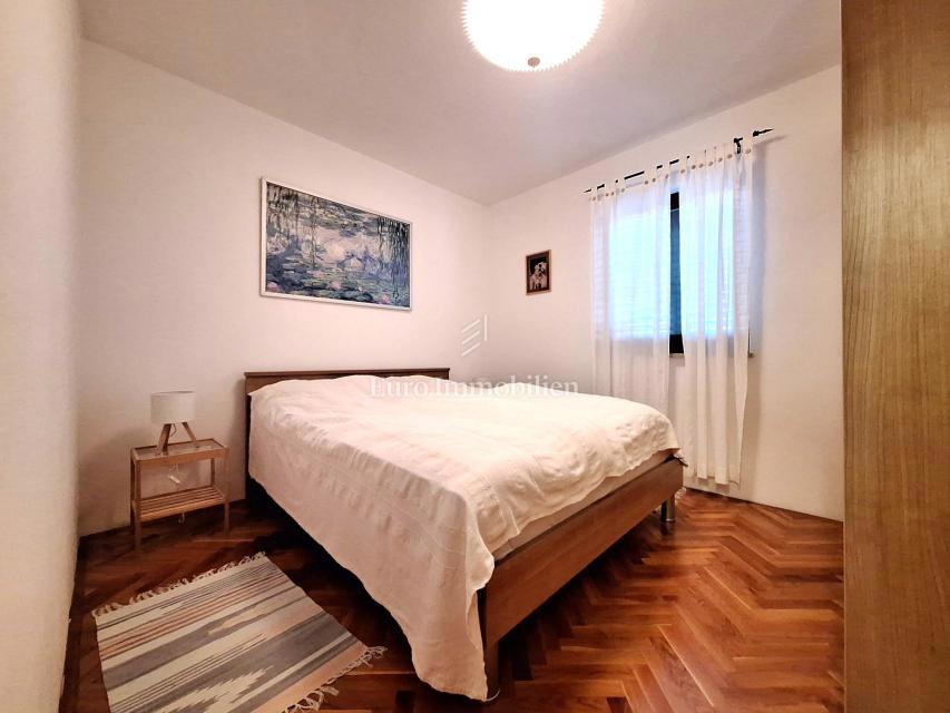 Dvosobno stanovanje (74,38m2) na odlični lokaciji v Krku