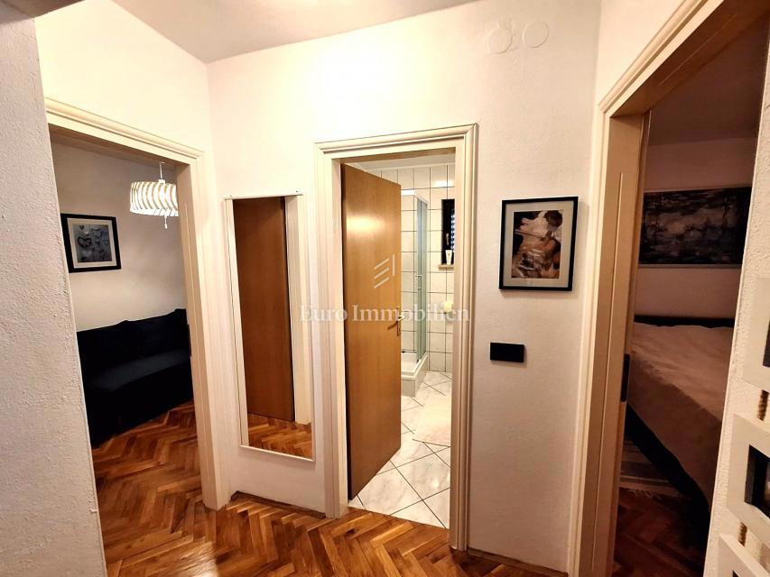 Dvosobno stanovanje (74,38m2) na odlični lokaciji v Krku