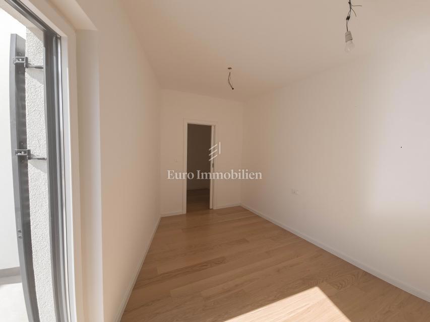 Novogradnja v pritličju z vrtom in garažo, Mali Lošinj