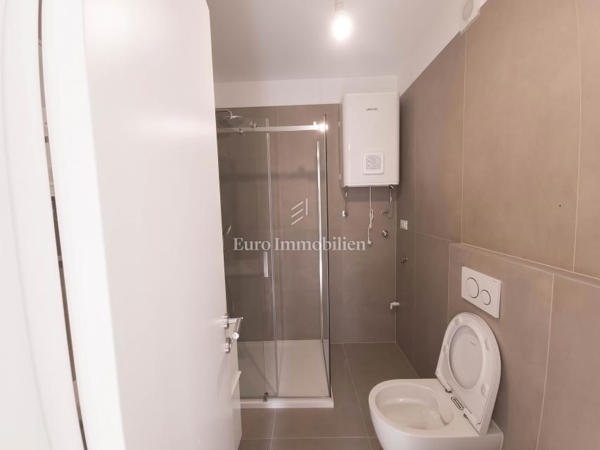 Novogradnja v pritličju z vrtom in garažo, Mali Lošinj