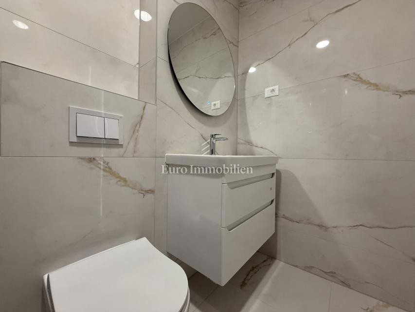 Makarska - dvosobno stanovanje v novogradnji s pogledom na morje