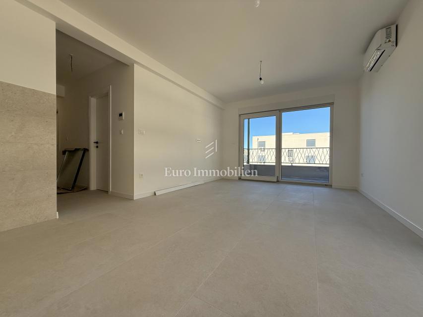 Makarska - dvosobno stanovanje v novogradnji s pogledom na morje