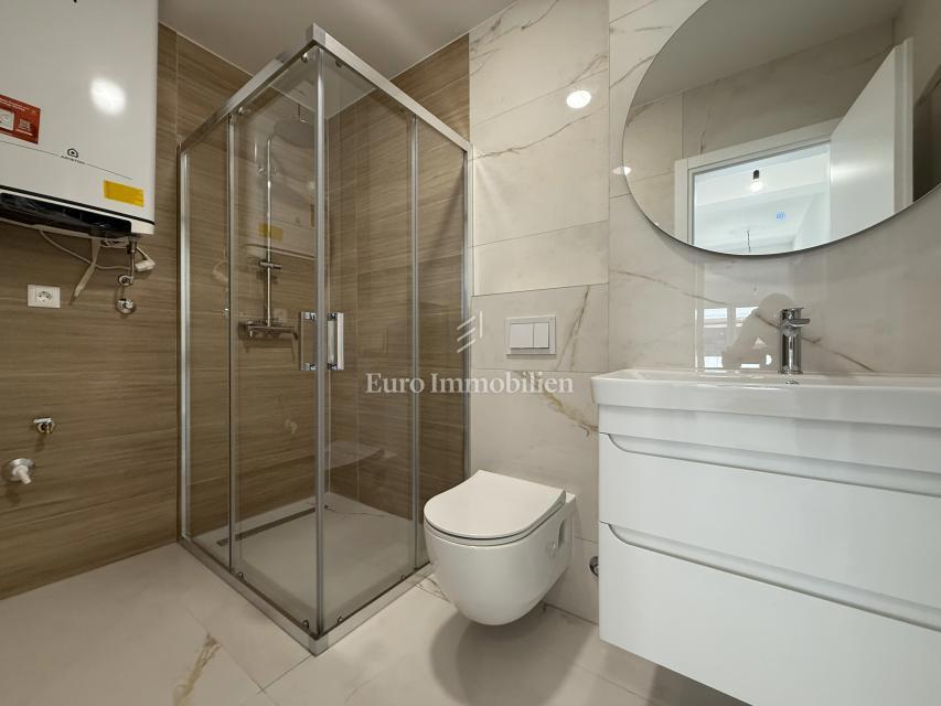 Makarska - dvosobno stanovanje v novogradnji s pogledom na morje