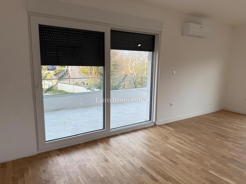 Čavle - Novogradnja z vrtom