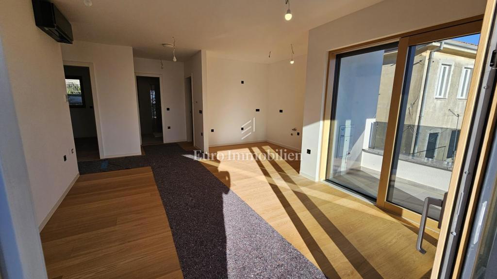 Luksuzni penthouse s teraso in 3 garažami