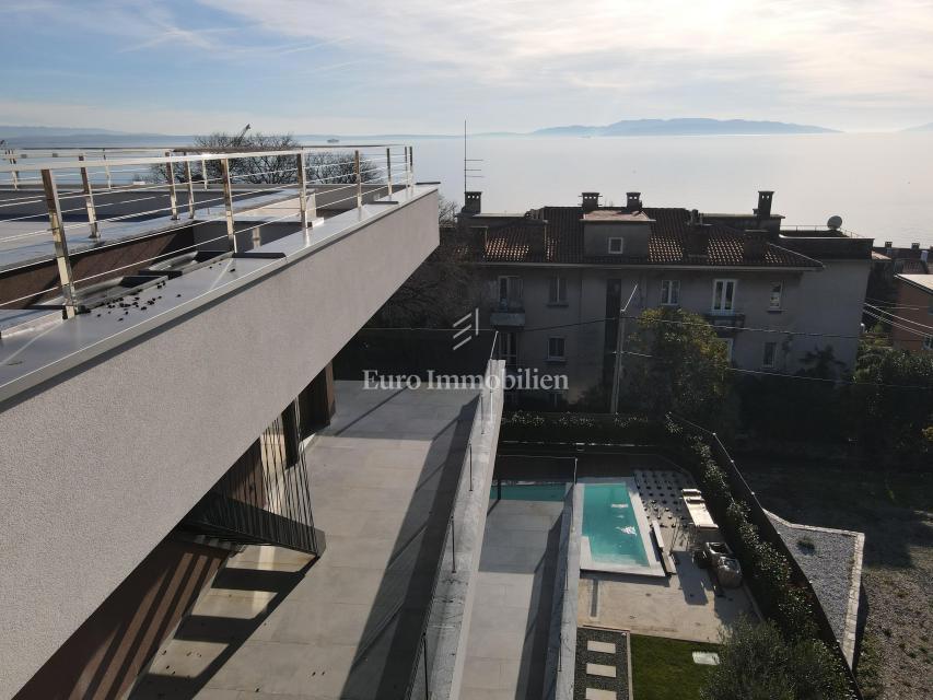 Luksuzni penthouse s teraso in 3 garažami