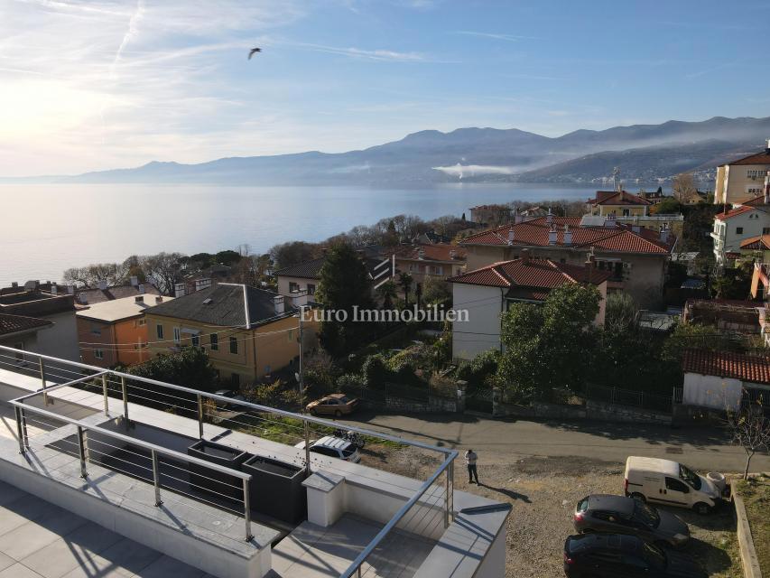 Luksuzni penthouse s teraso in 3 garažami