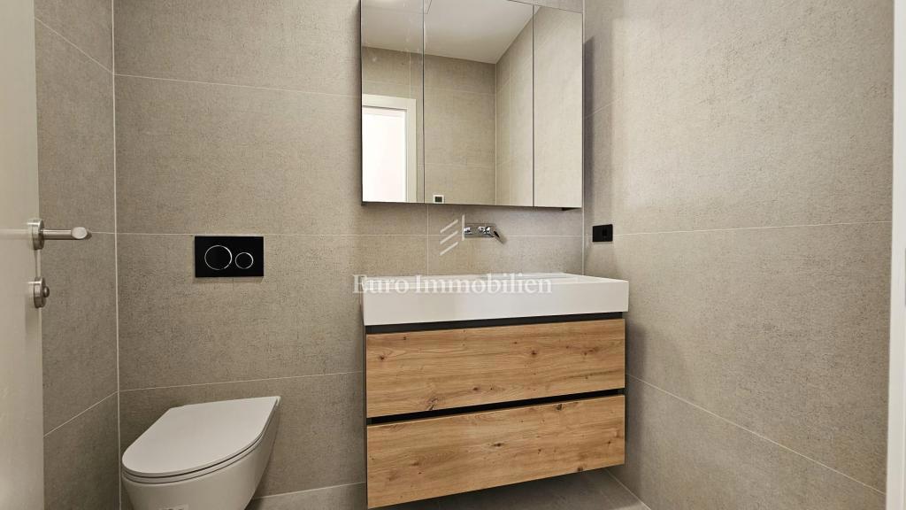 Luksuzni penthouse s teraso in 3 garažami