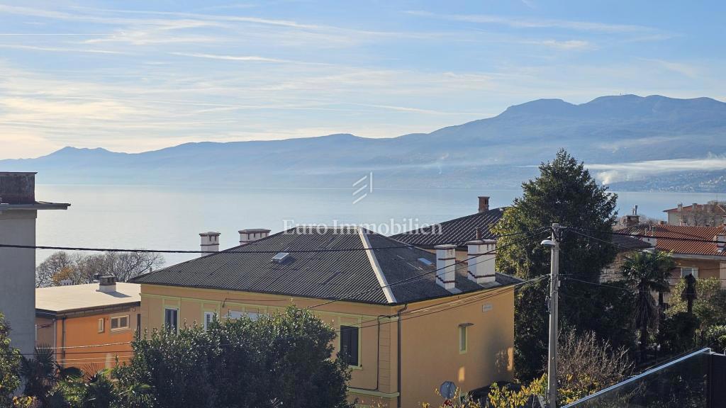 Luksuzni penthouse s teraso in 3 garažami