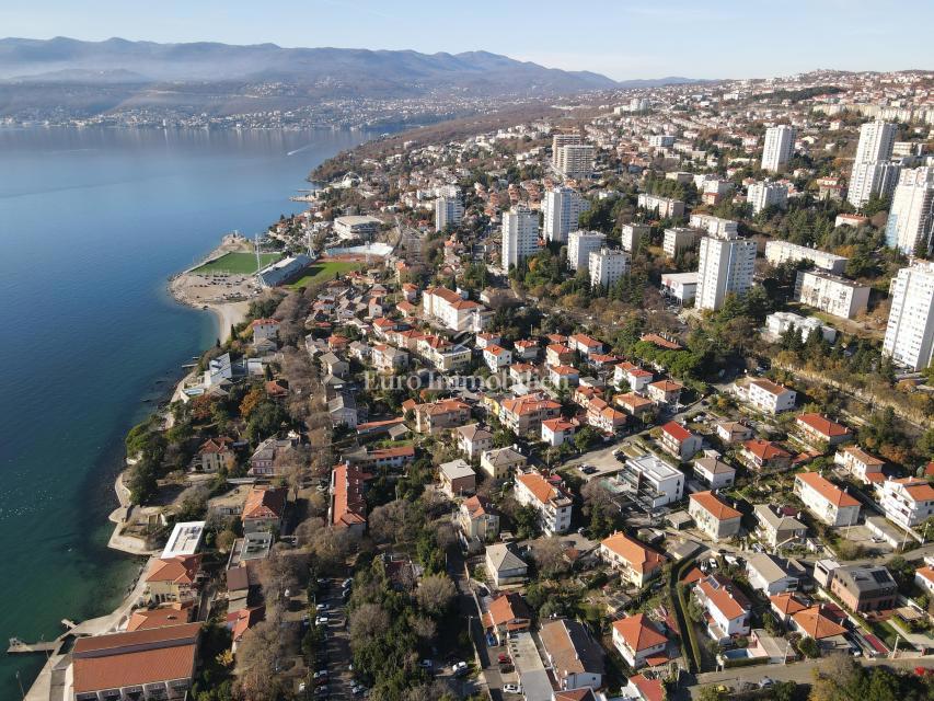 Luksuzni penthouse s teraso in 3 garažami