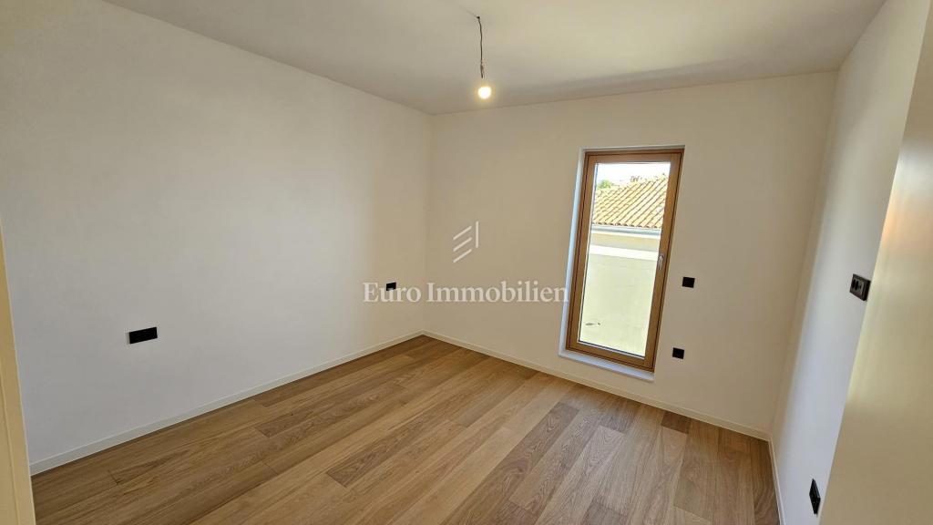 Luksuzni penthouse s teraso in 3 garažami