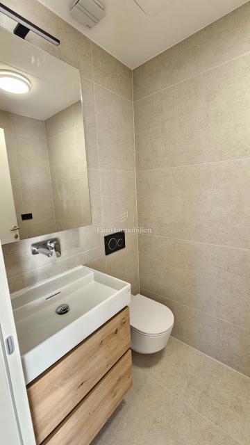 Luksuzni penthouse s teraso in 3 garažami