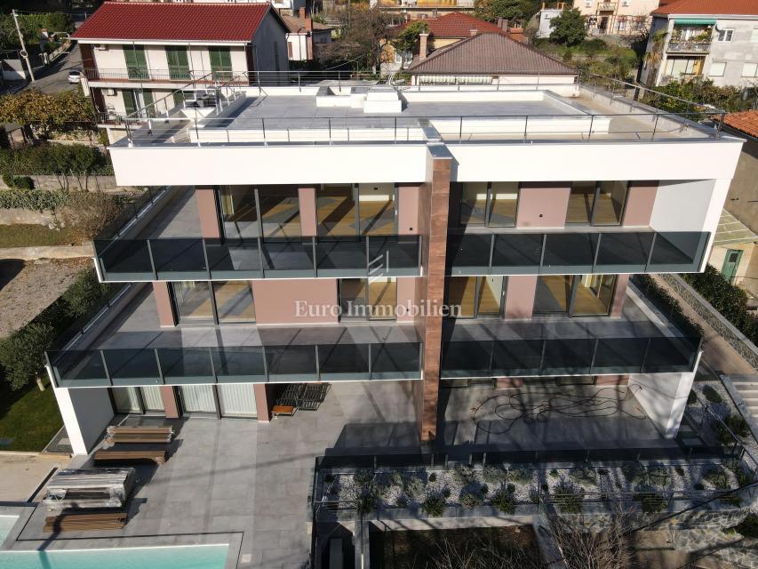 Luksuzni penthouse s teraso in 3 garažami