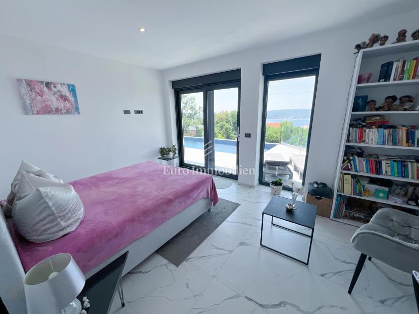 Crikvenica, luksuzna moderna hiša z bazenom