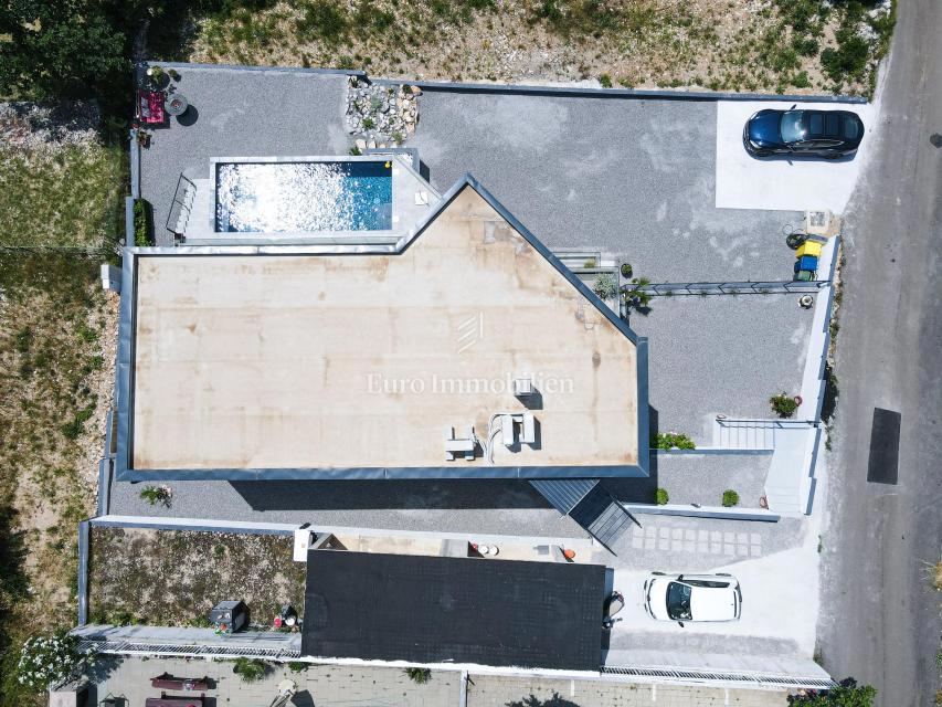 Crikvenica, luksuzna moderna hiša z bazenom