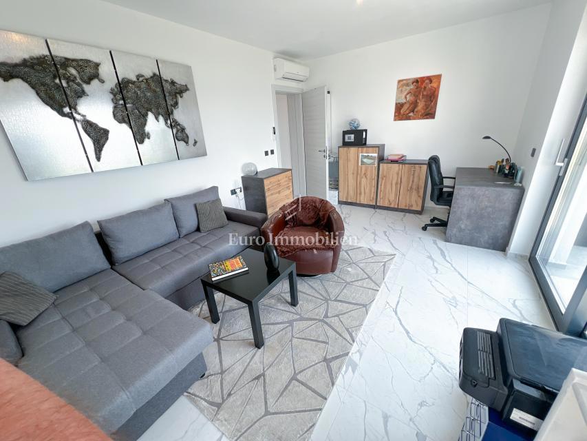 Crikvenica, luksuzna moderna hiša z bazenom