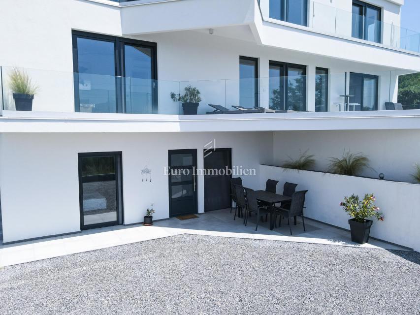 Crikvenica, luksuzna moderna hiša z bazenom