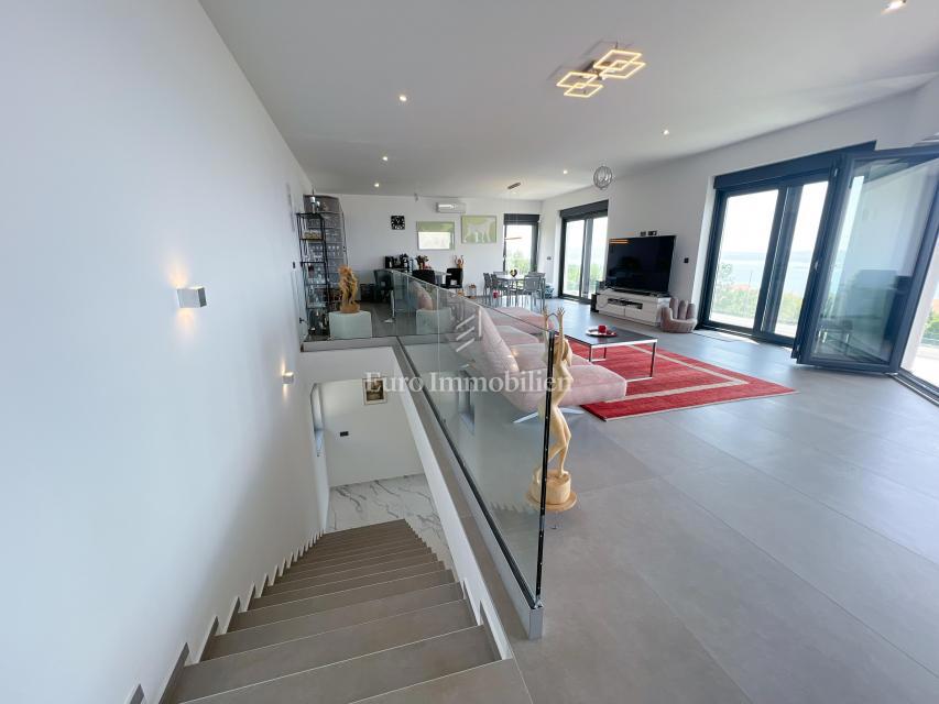 Crikvenica, luksuzna moderna hiša z bazenom