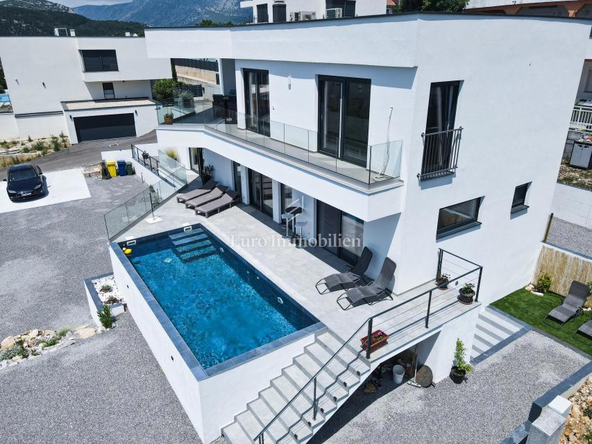 Crikvenica, luksuzna moderna hiša z bazenom