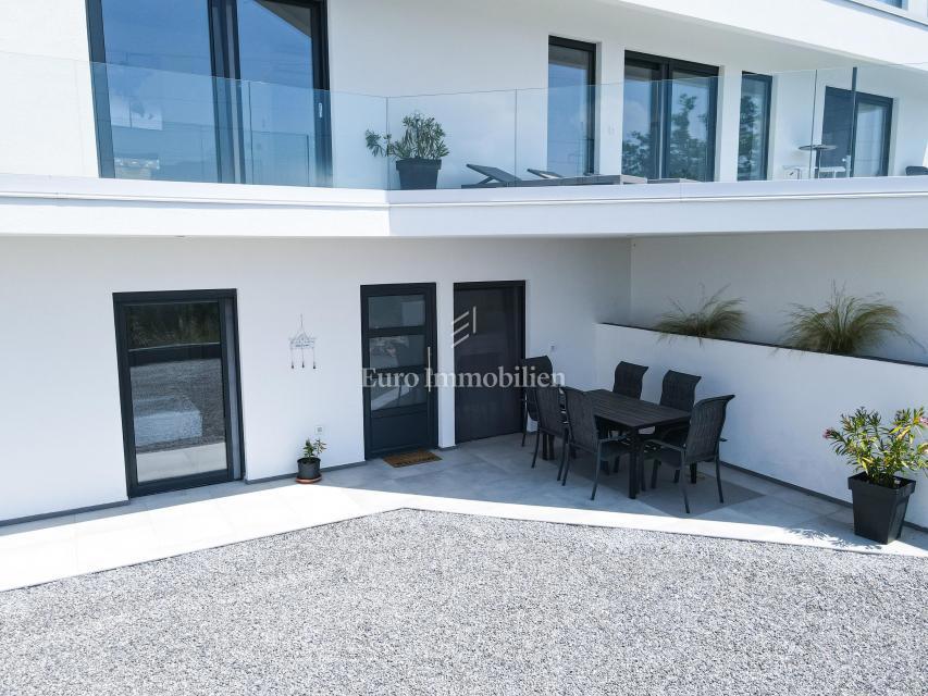 Crikvenica, luksuzna moderna hiša z bazenom