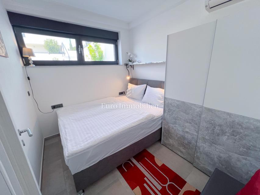 Crikvenica, luksuzna moderna hiša z bazenom