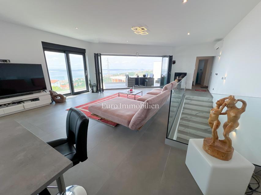 Crikvenica, luksuzna moderna hiša z bazenom