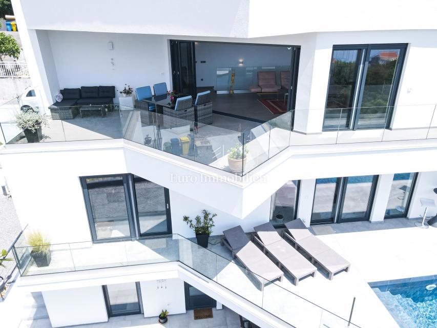 Crikvenica, luksuzna moderna hiša z bazenom