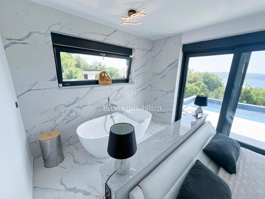 Crikvenica, luksuzna moderna hiša z bazenom