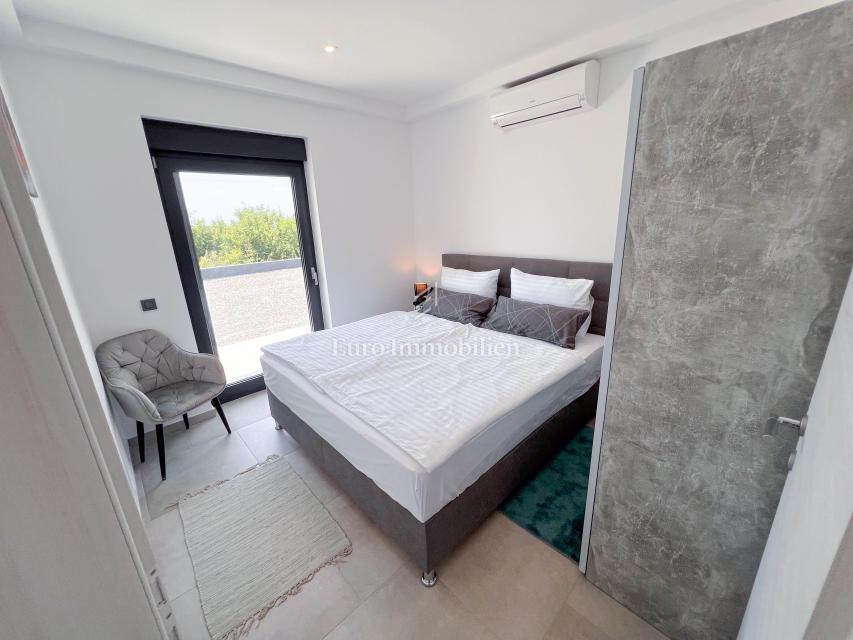 Crikvenica, luksuzna moderna hiša z bazenom