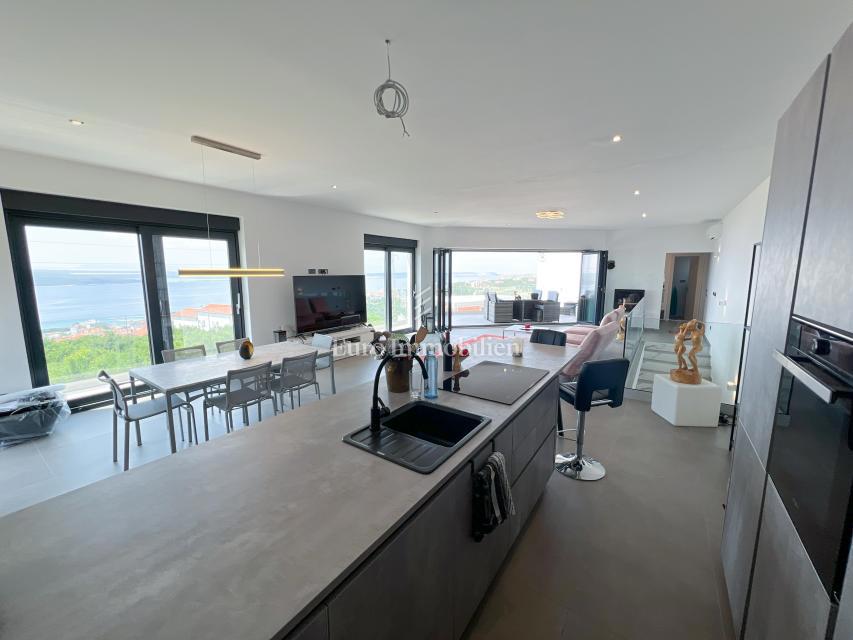 Crikvenica, luksuzna moderna hiša z bazenom