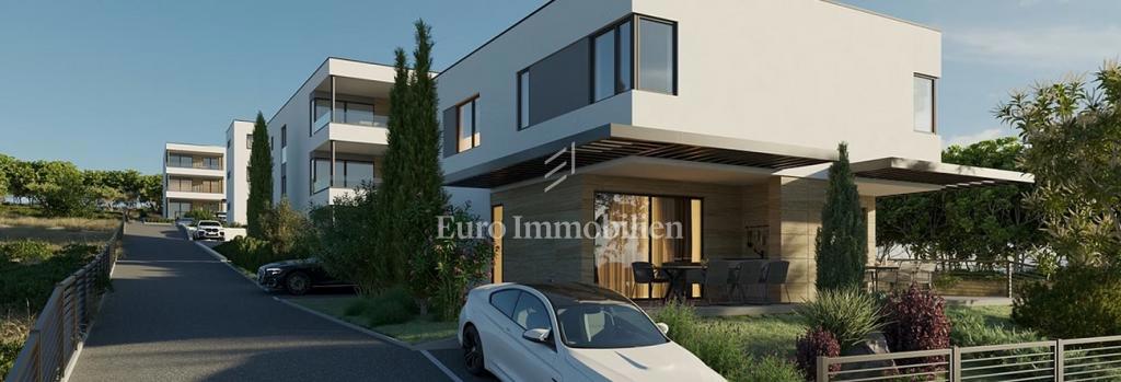 Apartma z dvoriščem v ekskluzivni novogradnji blizu morja - otok Pag