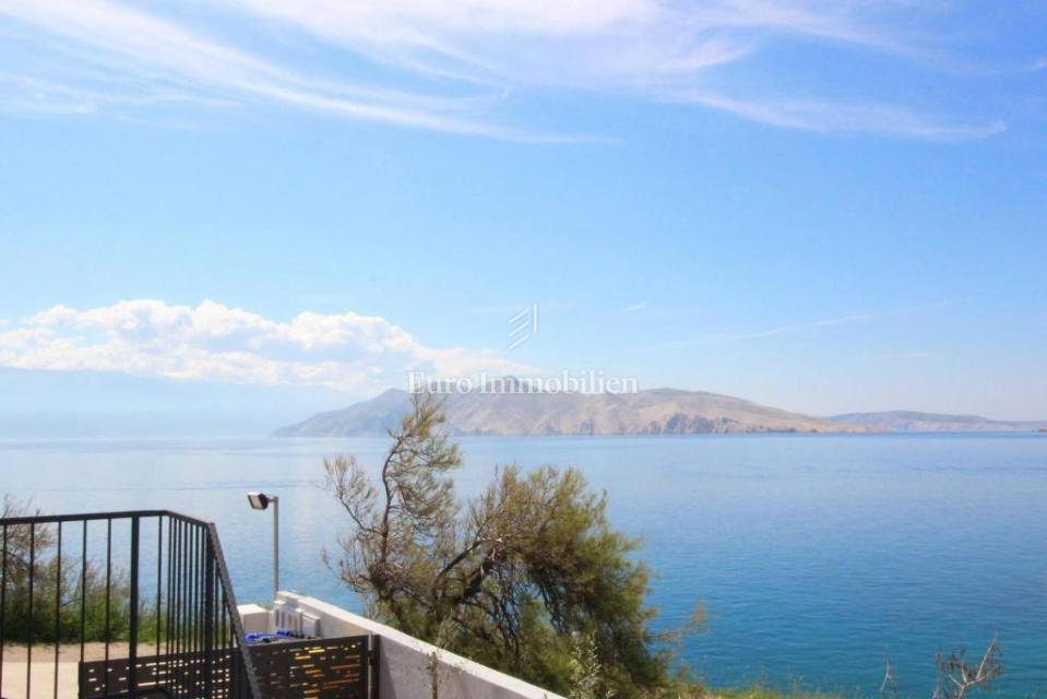 Baška – Hiša v prvi vrsti ob morju, 4 apartmaji