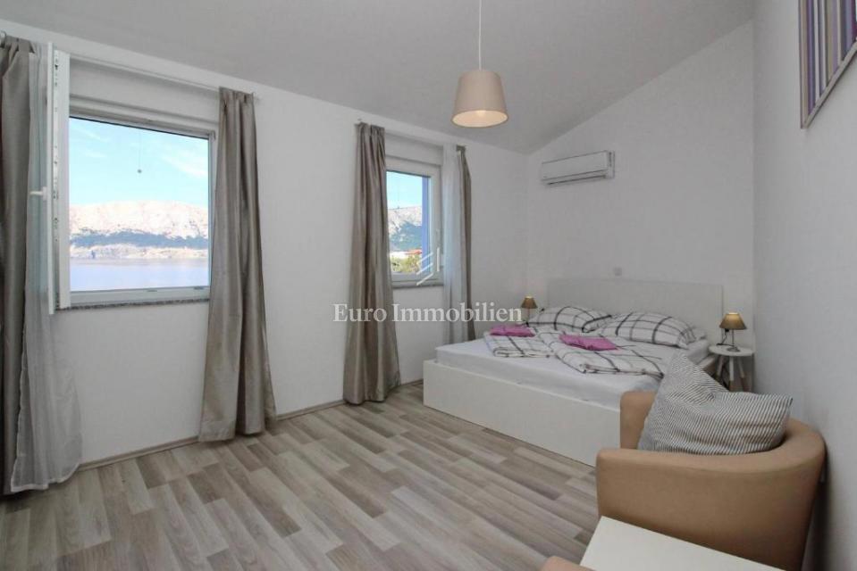 Baška – Hiša v prvi vrsti ob morju, 4 apartmaji