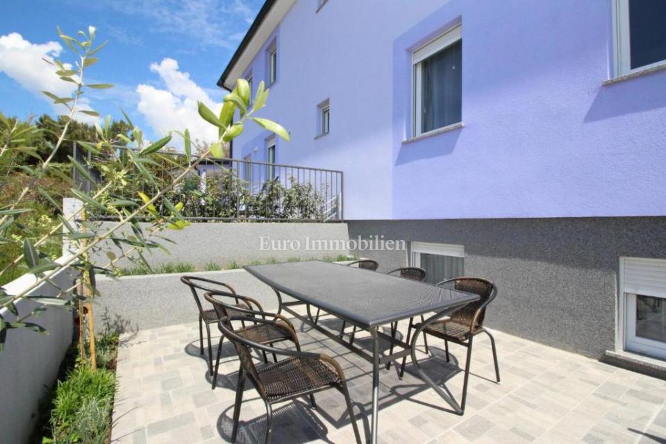 Baška – Hiša v prvi vrsti ob morju, 4 apartmaji