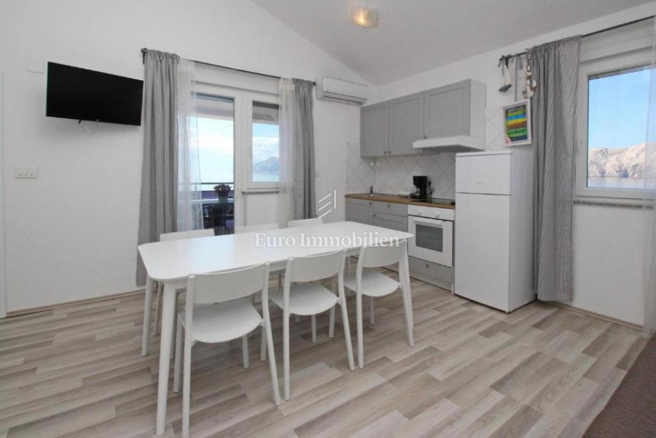 Baška – Hiša v prvi vrsti ob morju, 4 apartmaji