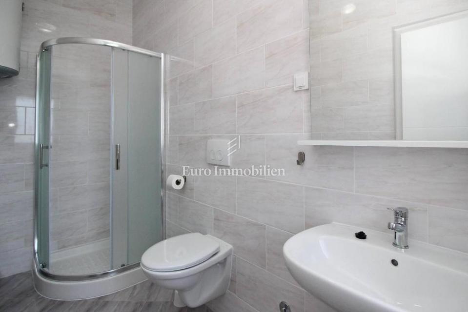 Baška – Hiša v prvi vrsti ob morju, 4 apartmaji