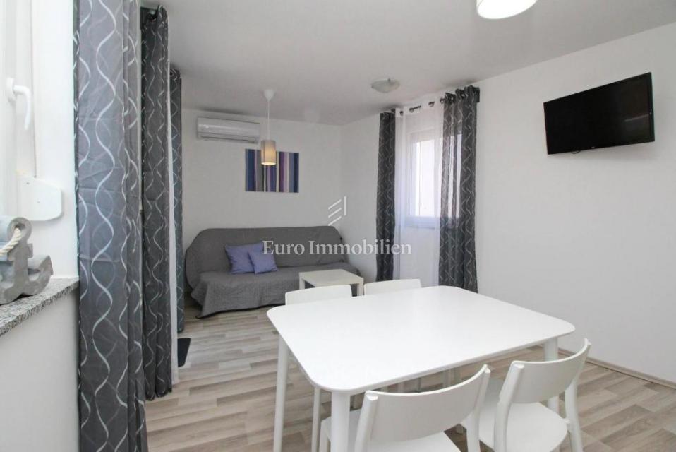 Baška – Hiša v prvi vrsti ob morju, 4 apartmaji