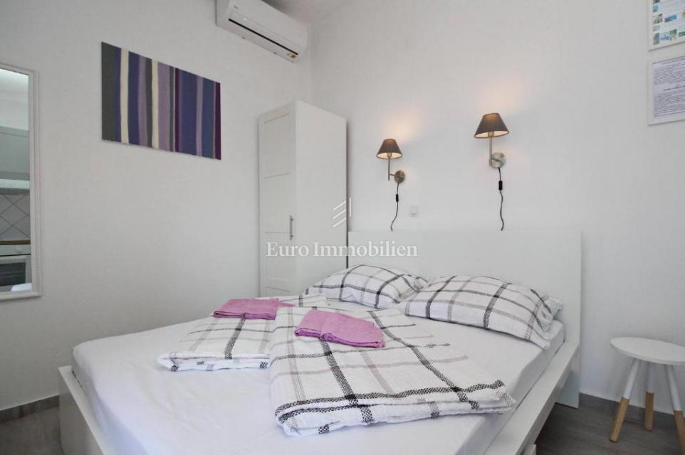 Baška – Hiša v prvi vrsti ob morju, 4 apartmaji