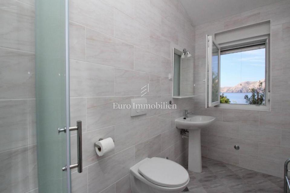 Baška – Hiša v prvi vrsti ob morju, 4 apartmaji